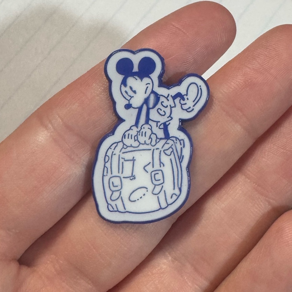 Disneyparks pin